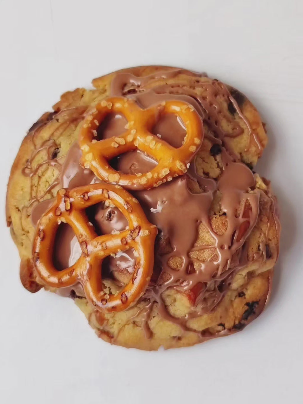 Jumbo Salted Pretzel Chocolate Chunk Cookie (180g)