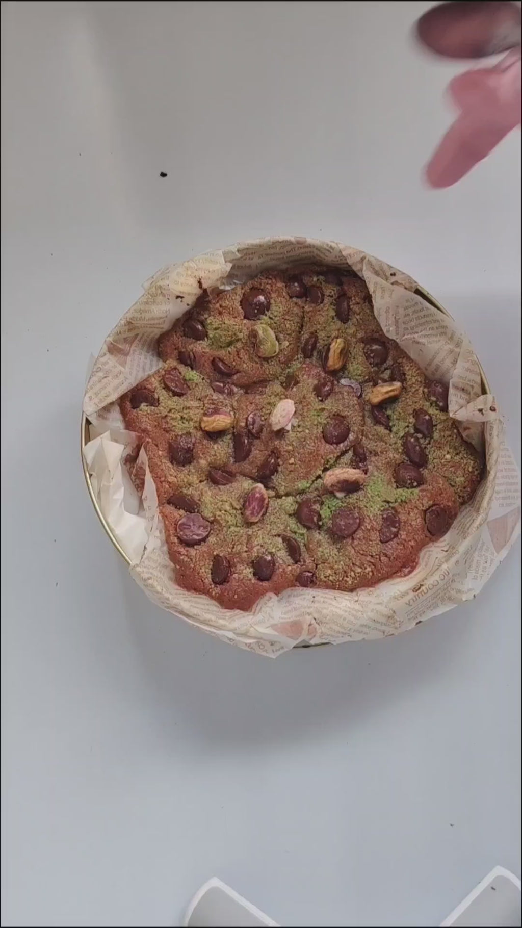 Dubai Cookie Tin (Molten Filled) – Kunafa Pistachio 💚🍫