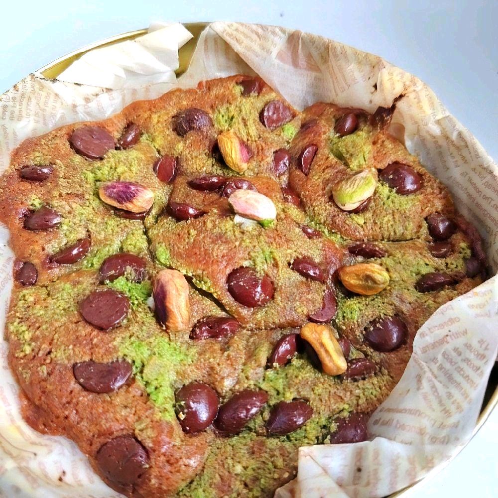 Dubai Chocolate Pistachio Kunafa Scoopable Cookie Tin – 17cm