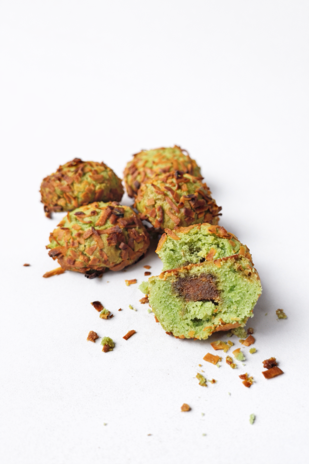 nspired by the classic Ondeh-Ondeh, this Raya-exclusive cookie is soft, fragrant, and filled with molten gula melaka goodness — all wrapped in a lightly toasted coconut-coated exterior for that authentic kampung touch.

One bite and it’s festive season in your mouth.