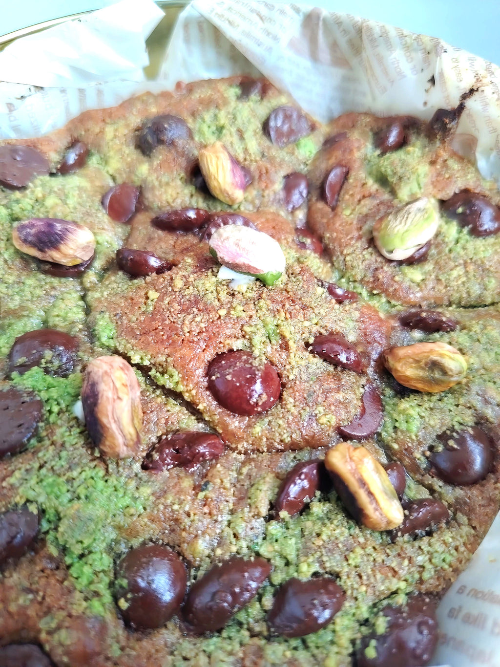 Dubai Cookie Tin (Molten Filled) – Kunafa Pistachio 💚🍫