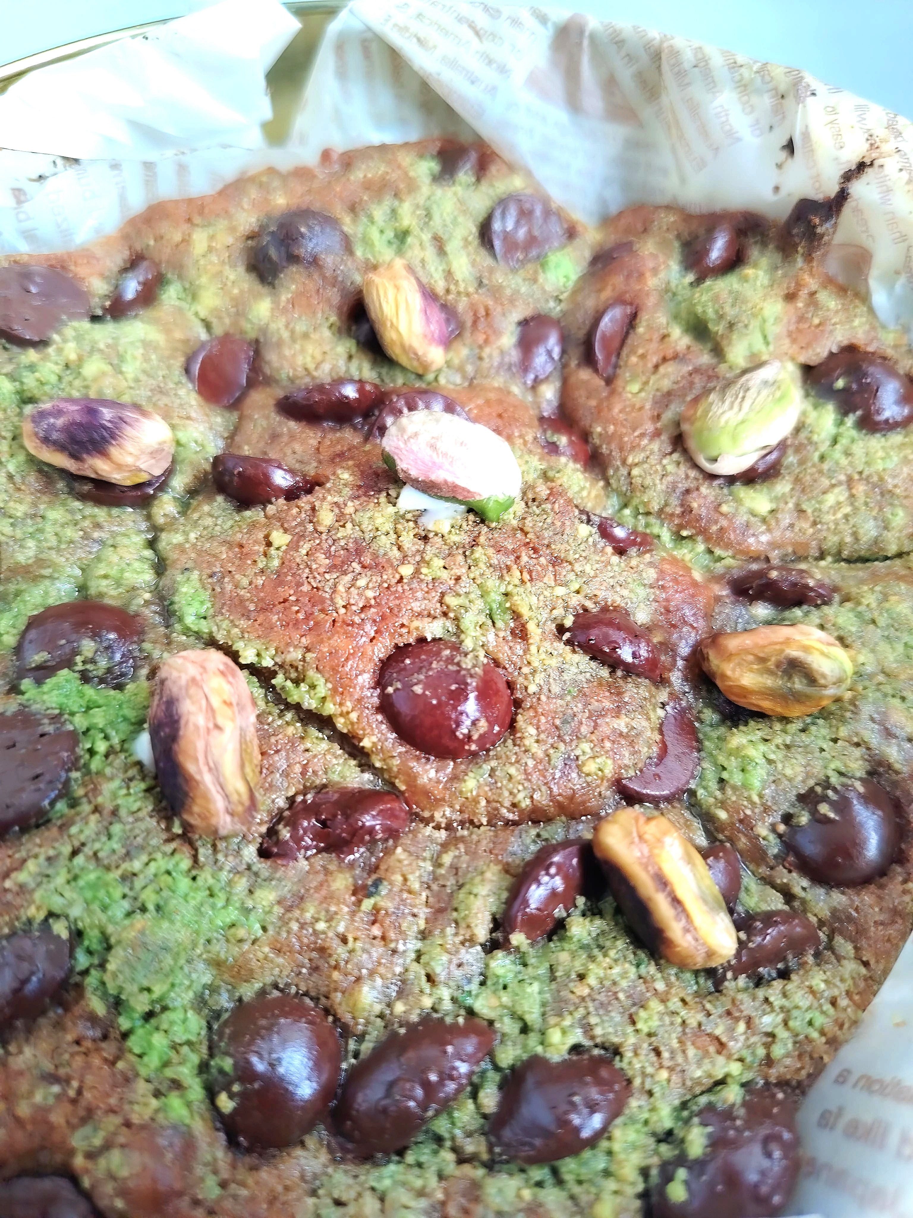 Dubai Cookie Tin (Molten Filled) – Kunafa Pistachio 💚🍫
