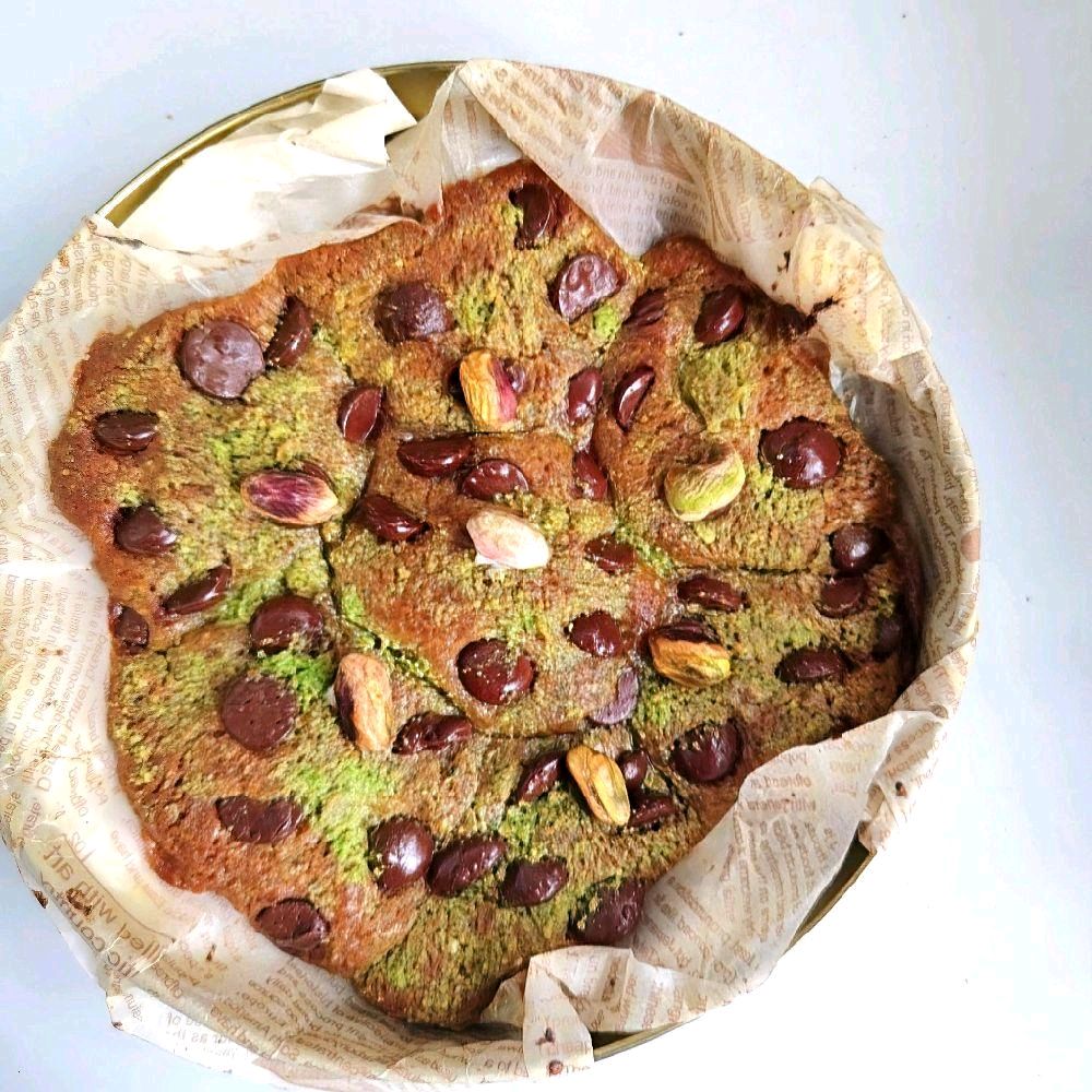 Dubai Chocolate Pistachio Kunafa Scoopable Cookie Tin – 17cm